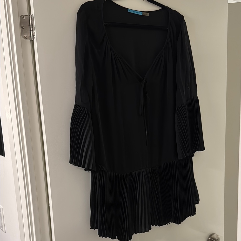 Alice + Olivia Sheer Black Pleated Dress sz L